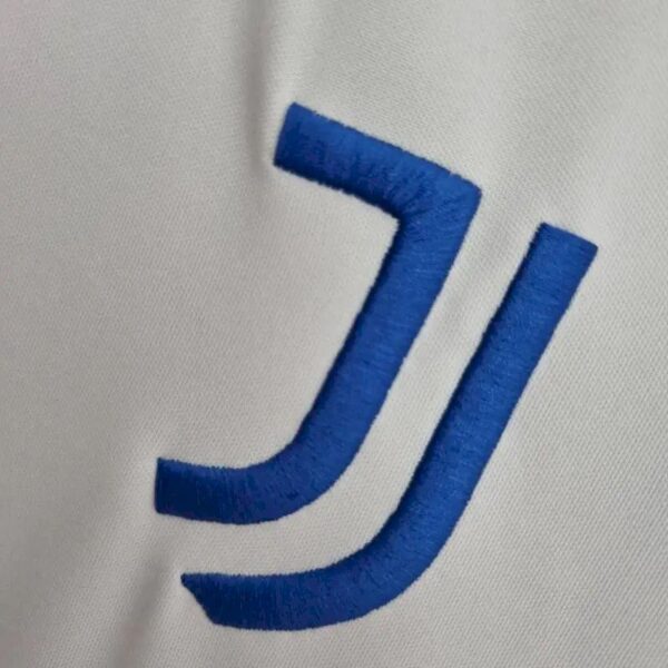 Juventus 202223 Training Suit White 50014